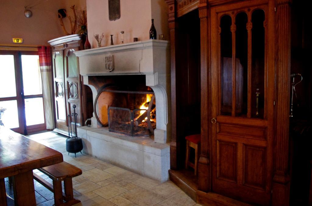 Auberge Les Tables Du Ban Saint-Pierre-la-Palud Exteriér fotografie